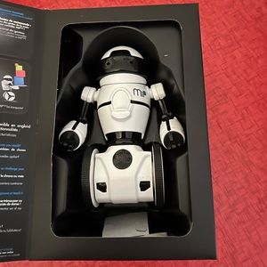 Woowee MIP Robot White - gently used